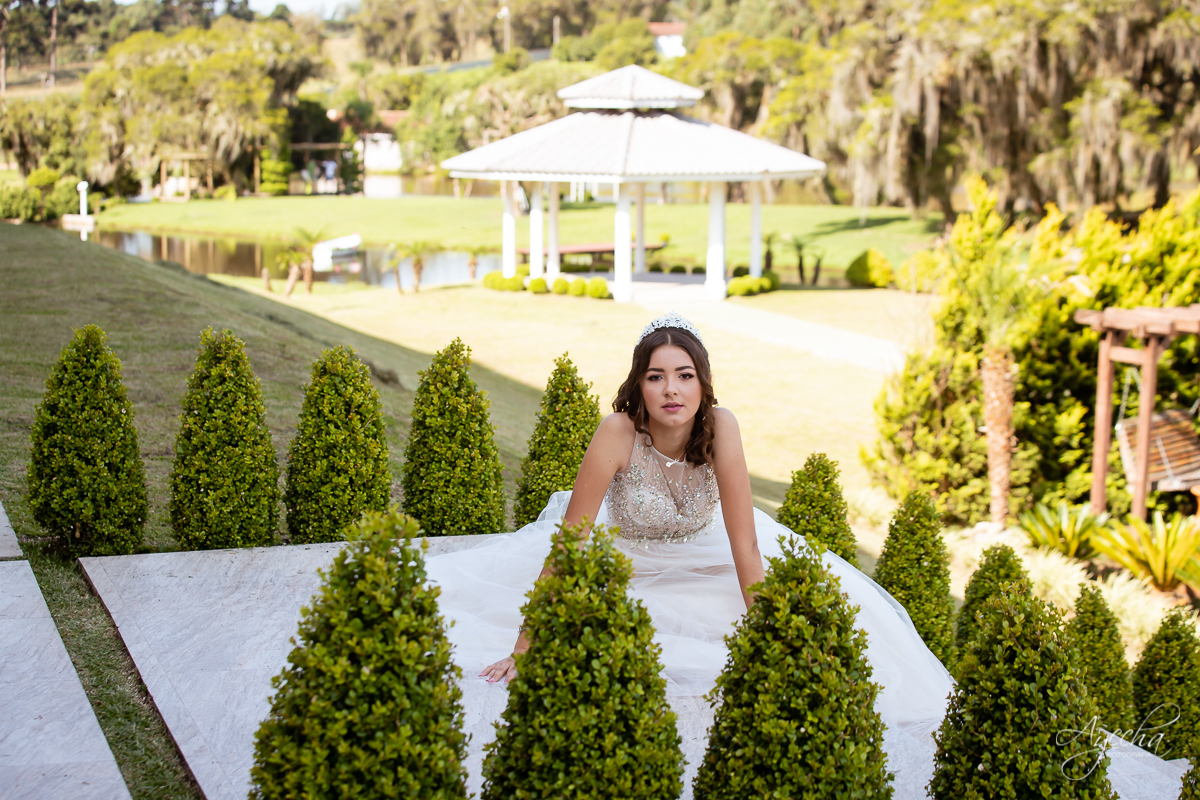 Vestidos debutante; Ensaio 15 anos; Ensaio romântico; Coroa debutante; 15 anos Curitiba; Fotografa Piraquara; Fotografa de debutante; Inspiração 15 anos; Debutante Curitiba; Chácara Ienkot; Amanda Ienkot Makeup; Nilma noivas; Ensaio 15 anos ao ar livre;