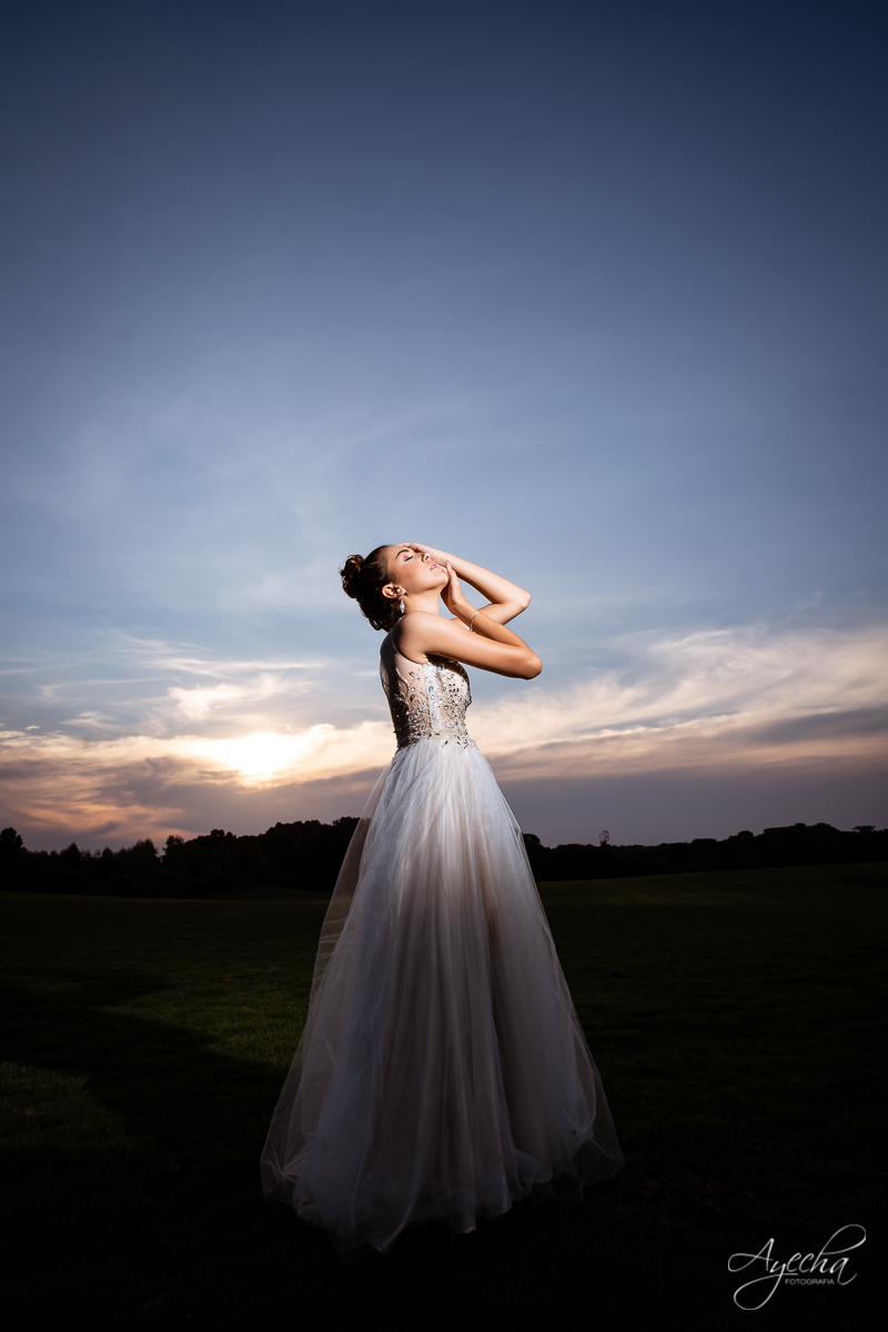 Vestidos debutante; Ensaio 15 anos; 15 anos Curitiba; Fotografa Piraquara; Fotografa de debutante; Inspiração 15 anos; Debutante Curitiba; Pôr do sol; Amanda Ienkot Makeup; Nilma noivas; Ensaio 15 anos campo; Grameira São José dos Pinhais; 