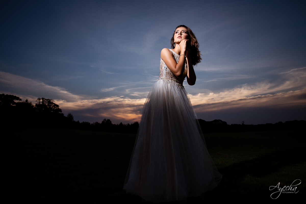Vestidos debutante; Ensaio 15 anos; 15 anos Curitiba; Fotografa Piraquara; Fotografa de debutante; Inspiração 15 anos; Debutante Curitiba; Pôr do sol; Amanda Ienkot Makeup; Nilma noivas; Ensaio 15 anos campo; Grameira São José dos Pinhais; 