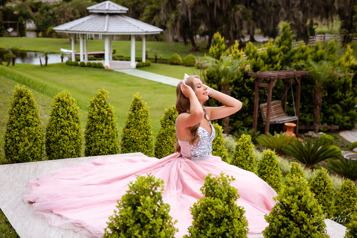 Meus 15 anos; Ensaio de 15 anos; 15 anos Curitiba; Debutantes Curitiba; Vestidos 15 anos; Amanda Ienkot makeup; Fotografia 15 anos; Fotografa Piraquara; Debutantes; Inspiração 15 anos; Fotografa Curitiba; Chácara Ienkot; Coroa debutante; Ensaio romântico;