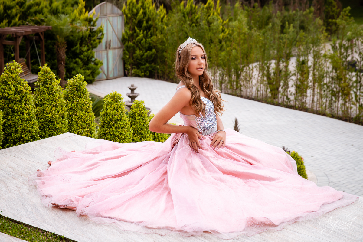 Meus 15 anos; Ensaio de 15 anos; 15 anos Curitiba; Debutantes Curitiba; Vestidos 15 anos; Amanda Ienkot makeup; Fotografia 15 anos; Fotografa Piraquara; Debutantes; Inspiração 15 anos; Fotografa Curitiba; Chácara Ienkot; Coroa debutante; Ensaio romântico;