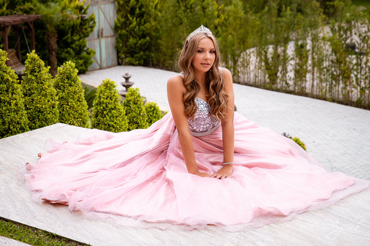 Meus 15 anos; Ensaio de 15 anos; 15 anos Curitiba; Debutantes Curitiba; Vestidos 15 anos; Amanda Ienkot makeup; Fotografia 15 anos; Fotografa Piraquara; Debutantes; Inspiração 15 anos; Fotografa Curitiba; Chácara Ienkot; Coroa debutante; Ensaio romântico;