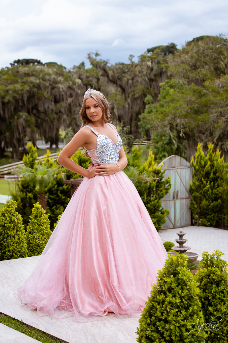 Meus 15 anos; Ensaio de 15 anos; 15 anos Curitiba; Debutantes Curitiba; Vestidos 15 anos; Amanda Ienkot makeup; Fotografia 15 anos; Fotografa Piraquara; Debutantes; Inspiração 15 anos; Fotografa Curitiba; Chácara Ienkot; Coroa debutante; Ensaio romântico;
