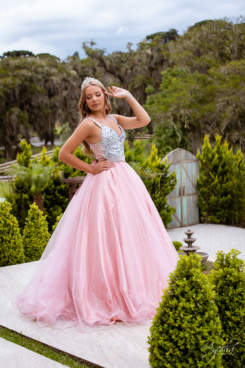 Meus 15 anos; Ensaio de 15 anos; 15 anos Curitiba; Debutantes Curitiba; Vestidos 15 anos; Amanda Ienkot makeup; Fotografia 15 anos; Fotografa Piraquara; Debutantes; Inspiração 15 anos; Fotografa Curitiba; Chácara Ienkot; Coroa debutante; Ensaio romântico;