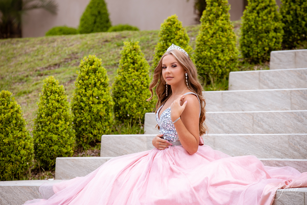 Meus 15 anos; Ensaio de 15 anos; 15 anos Curitiba; Debutantes Curitiba; Vestidos 15 anos; Amanda Ienkot makeup; Fotografia 15 anos; Fotografa Piraquara; Debutantes; Inspiração 15 anos; Fotografa Curitiba; Chácara Ienkot; Coroa debutante; Ensaio romântico;