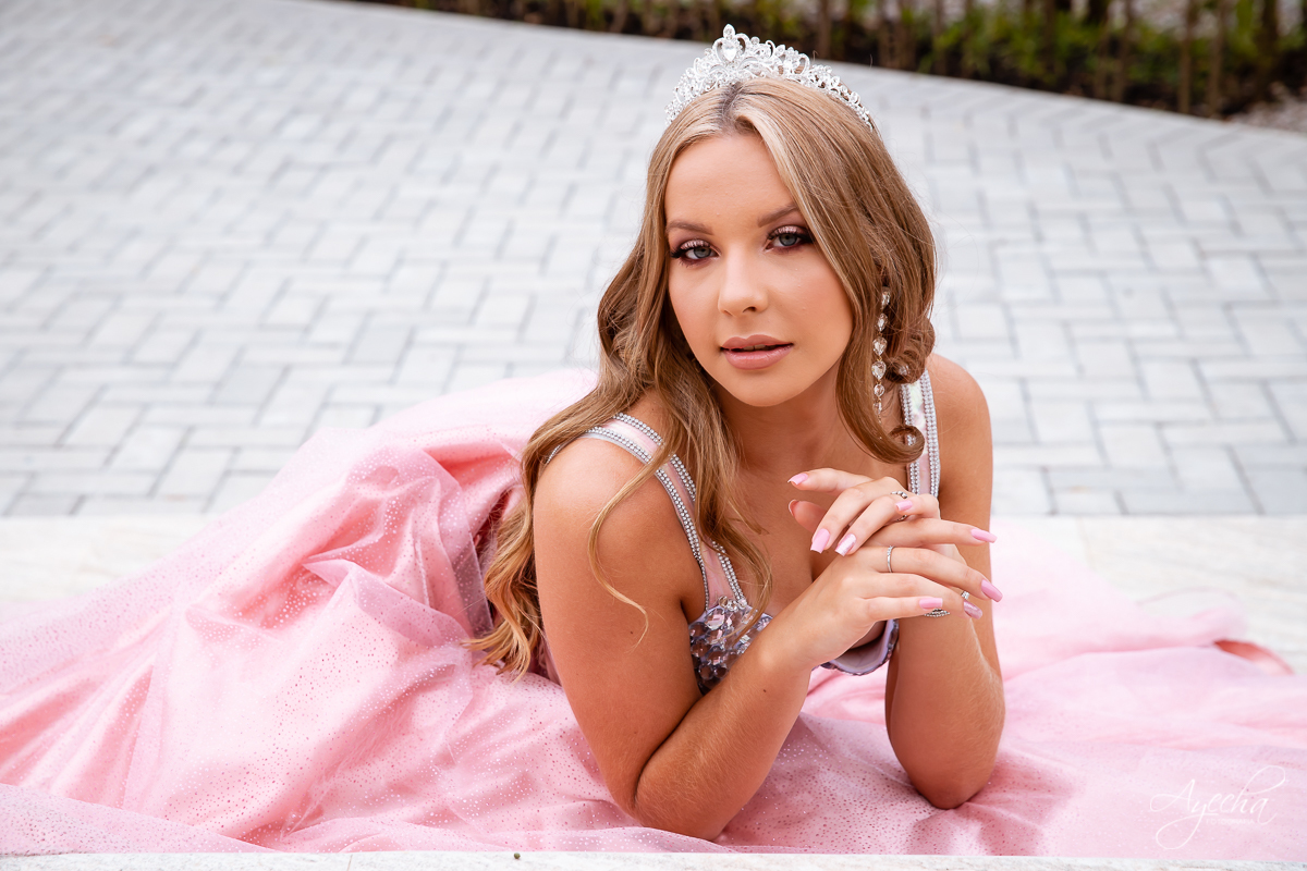 Meus 15 anos; Ensaio de 15 anos; 15 anos Curitiba; Debutantes Curitiba; Vestidos 15 anos; Amanda Ienkot makeup; Fotografia 15 anos; Fotografa Piraquara; Debutantes; Inspiração 15 anos; Fotografa Curitiba; Chácara Ienkot; Coroa debutante; Ensaio romântico;