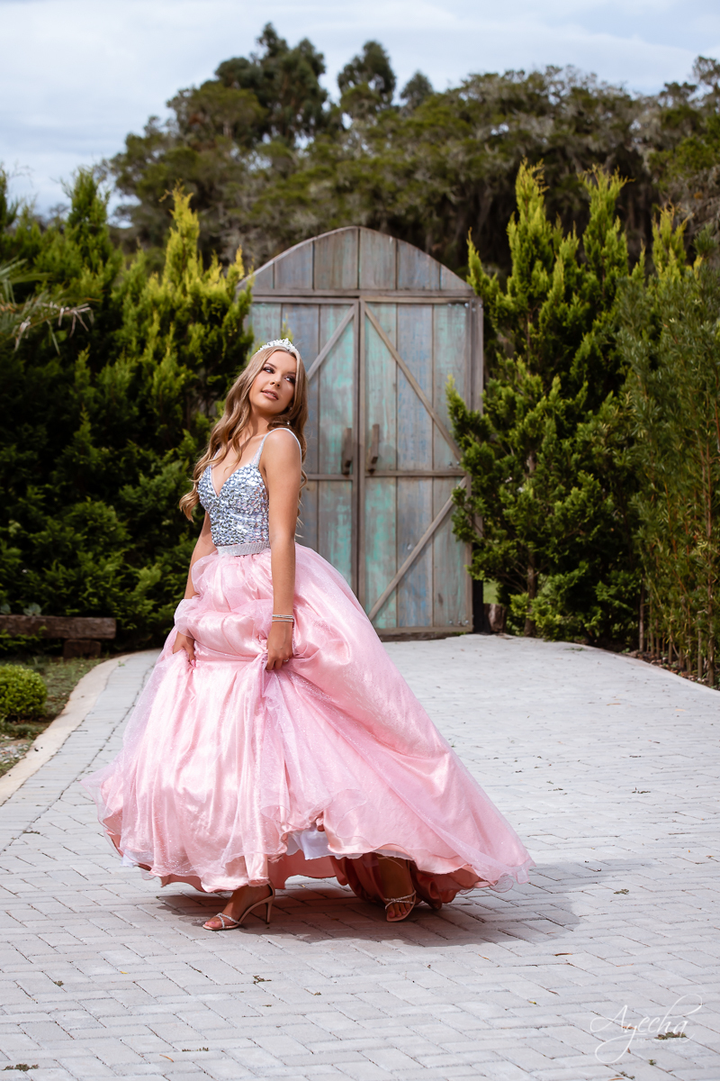 Meus 15 anos; Ensaio de 15 anos; 15 anos Curitiba; Debutantes Curitiba; Vestidos 15 anos; Amanda Ienkot makeup; Fotografia 15 anos; Fotografa Piraquara; Debutantes; Inspiração 15 anos; Fotografa Curitiba; Chácara Ienkot; Coroa debutante; Ensaio romântico;