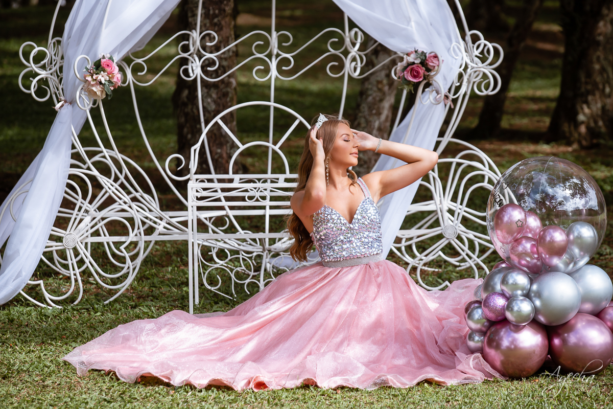 Meus 15 anos; Ensaio de 15 anos;  Debutantes Curitiba; Vestidos 15 anos; Fotografa Piraquara; Carruagem 15 anos;  Inspiração 15 anos; Fotografa Curitiba; Chácara Ienkot; Carruagem 15 anos; Balões 15 anos personalizados; Debutantes; Ensaio romântico; 