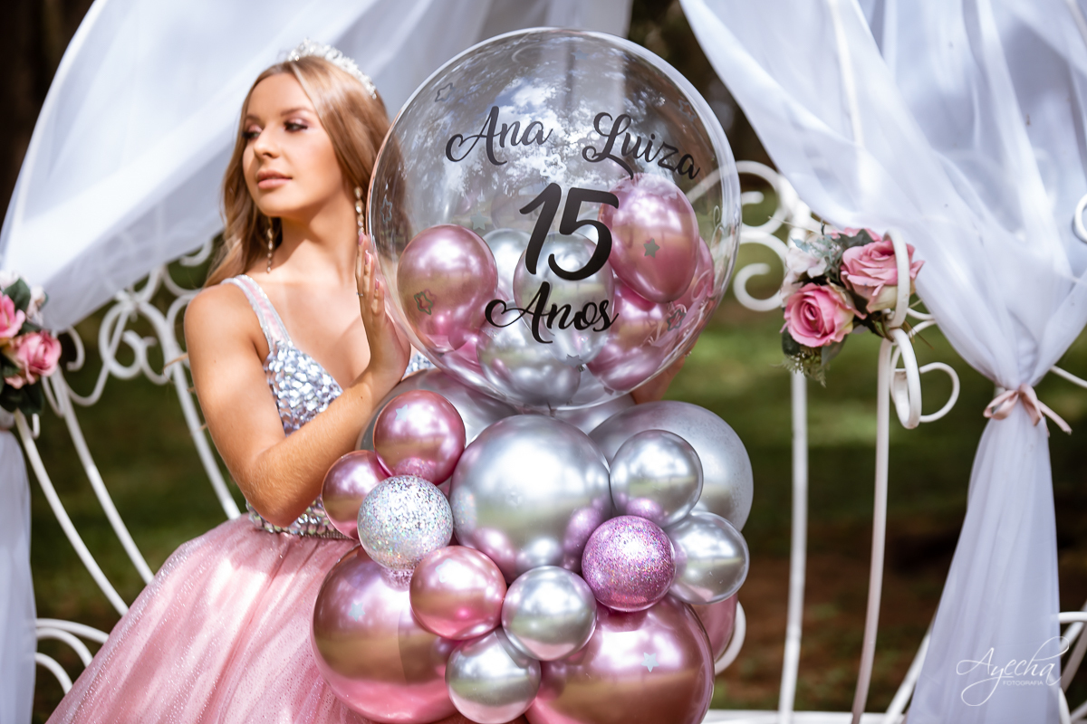 Meus 15 anos; Ensaio de 15 anos;  Debutantes Curitiba; Vestidos 15 anos;  Fotografa Piraquara; Carruagem 15 anos;  Inspiração 15 anos; Fotografa Curitiba; Chácara Ienkot; Carruagem 15 anos; Balões 15 anos personalizados; Debutantes; Ensaio romântico; 
