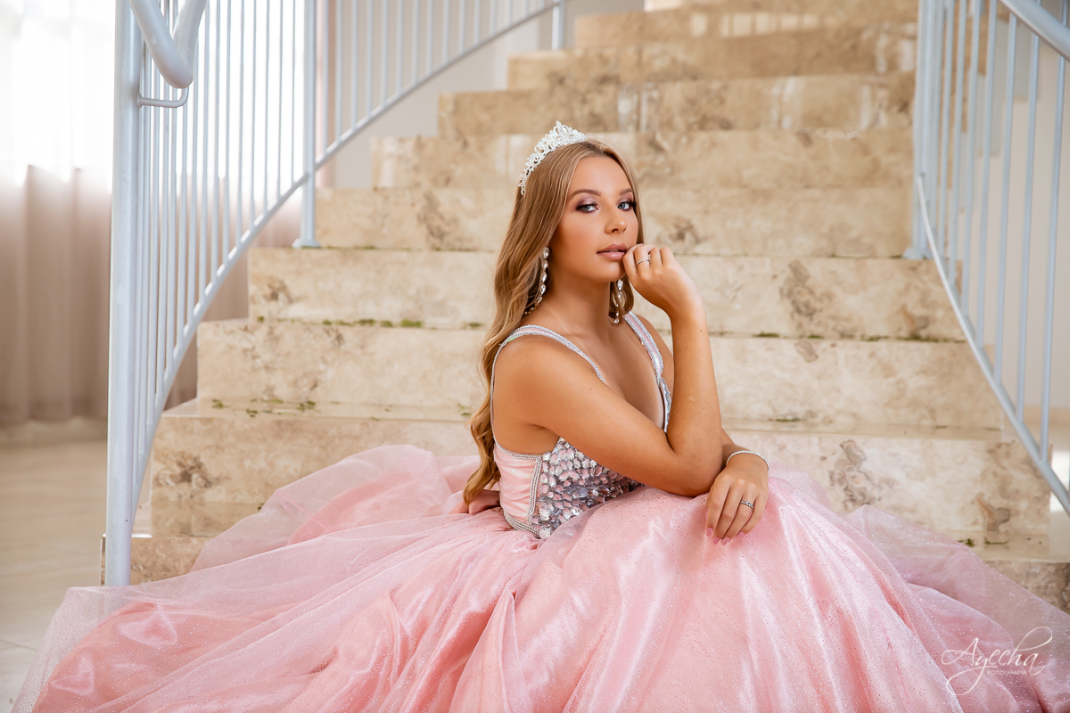 Meus 15 anos; Ensaio de 15 anos; 15 anos Curitiba; Debutantes Curitiba; Vestidos 15 anos; Amanda Ienkot makeup; Fotografia 15 anos; Fotografa Piraquara; Debutantes; Inspiração 15 anos; Fotografa Curitiba; Chácara Ienkot; Ensaio romântico; Coroa debutante;