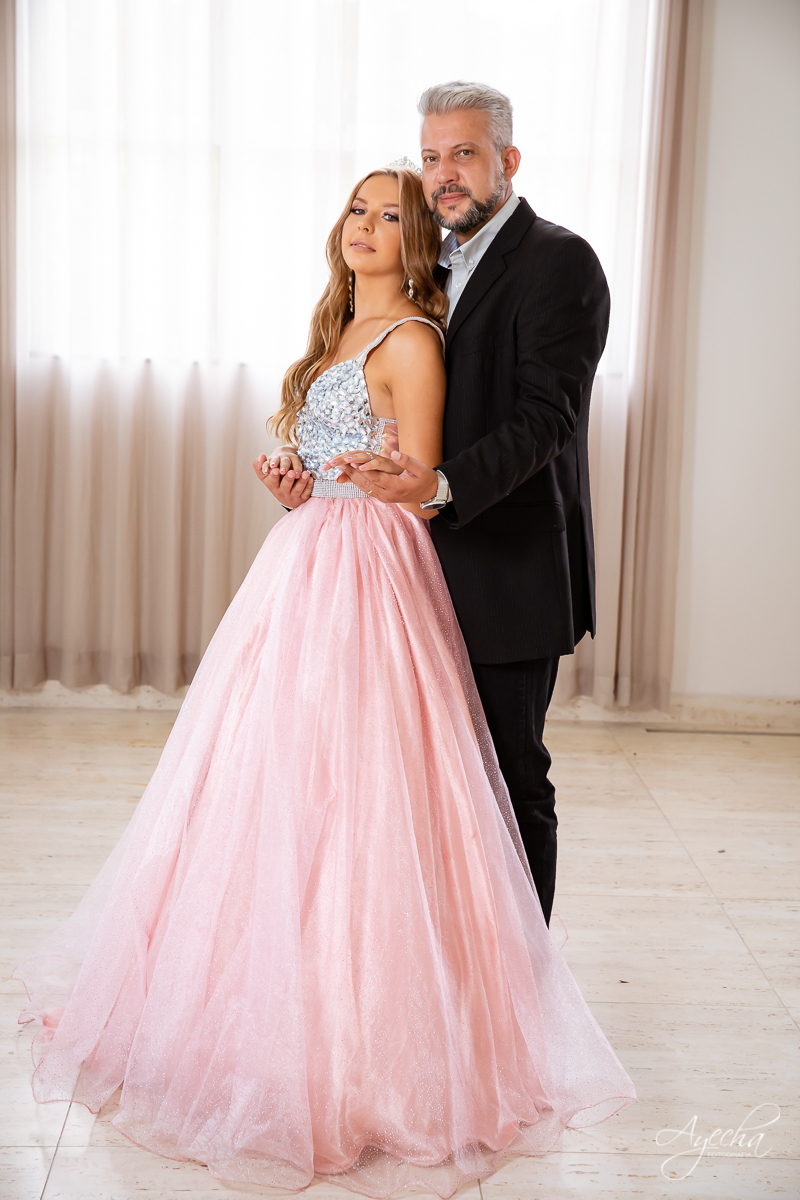 Meus 15 anos; Ensaio de 15 anos; 15 anos Curitiba; Debutantes Curitiba; Vestidos 15 anos; Amanda Ienkot makeup; Fotografia 15 anos; Fotografa Piraquara; 15 anos família; Inspiração 15 anos; Fotografa Curitiba; Debutante e pai; 