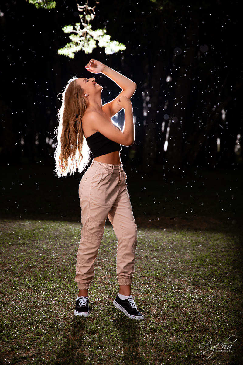 Meus 15 anos; Ensaio de 15 anos; 15 anos Curitiba; Debutantes Curitiba; Amanda Ienkot makeup; Fotografia 15 anos; Fotografa Piraquara; Inspiração 15 anos; Fotografa Curitiba; Chácara Ienkot; Ensaio 15 anos criativo; São José dos Pinhais; Ensaio na chuva;