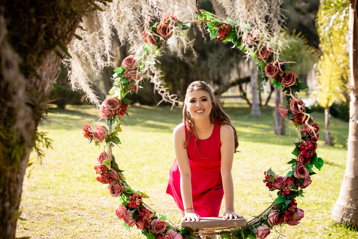 Ensaio 15 anos; Chácara Ienkot; Chácara fotográfica; Inspirações 15 anos; Fotografia 15 anos; Debutantes São José dos Pinhais; Fotografa Curitiba; Fotografa Piraquara; Debutantes; Amanda Ienkot makeup; 15 anos Curitiba; Ensaio românico; Debutante Curitiba