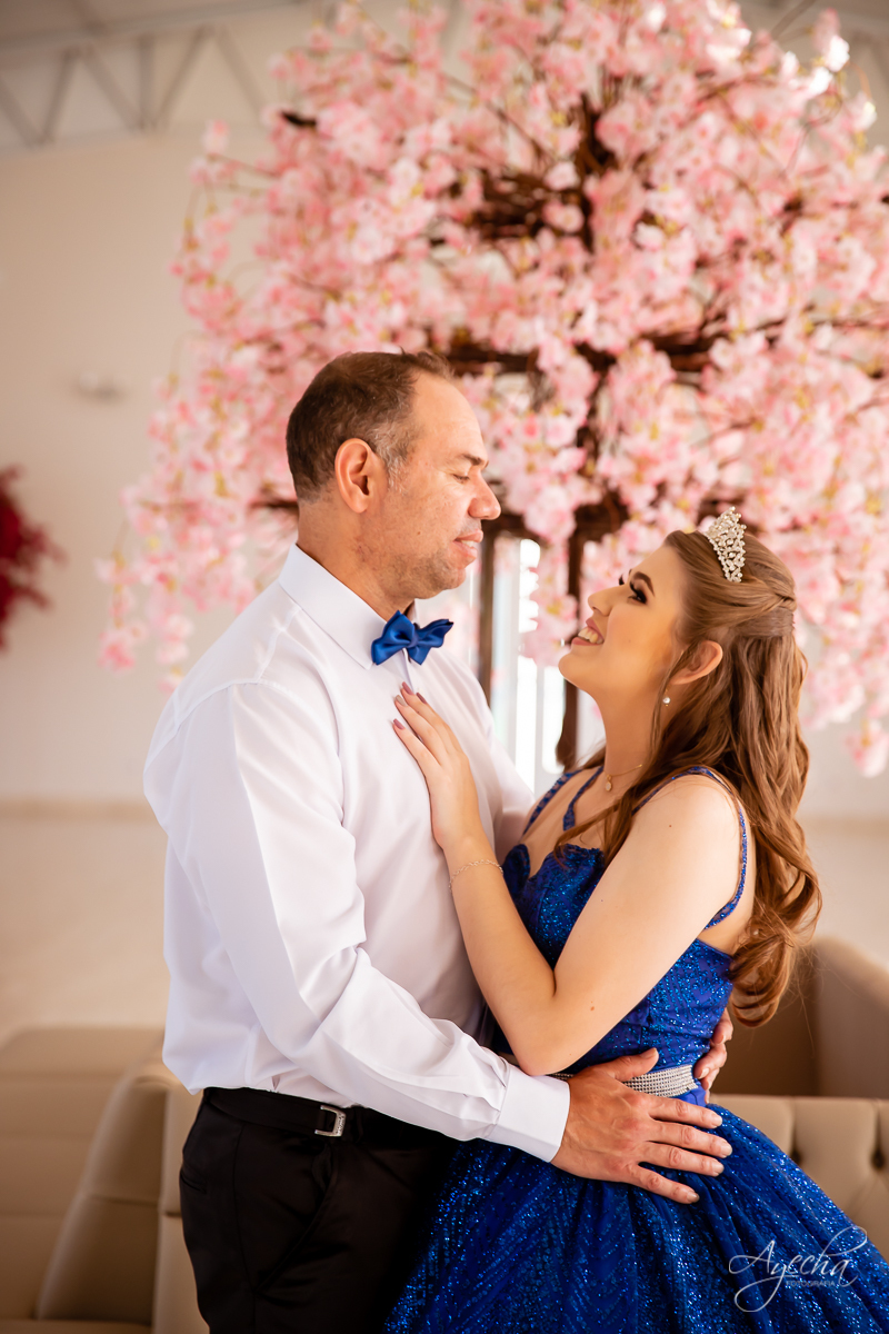 Ensaio 15 anos; Chácara Ienkot; Chácara fotográfica; Inspirações 15 anos; Fotografia 15 anos; Fotografa Curitiba; Fotografa Piraquara; Amanda Ienkot makeup; 15 anos Curitiba; Vestido 15 anos; Império locações Araucária; Debutante e pai; Fotos família; 