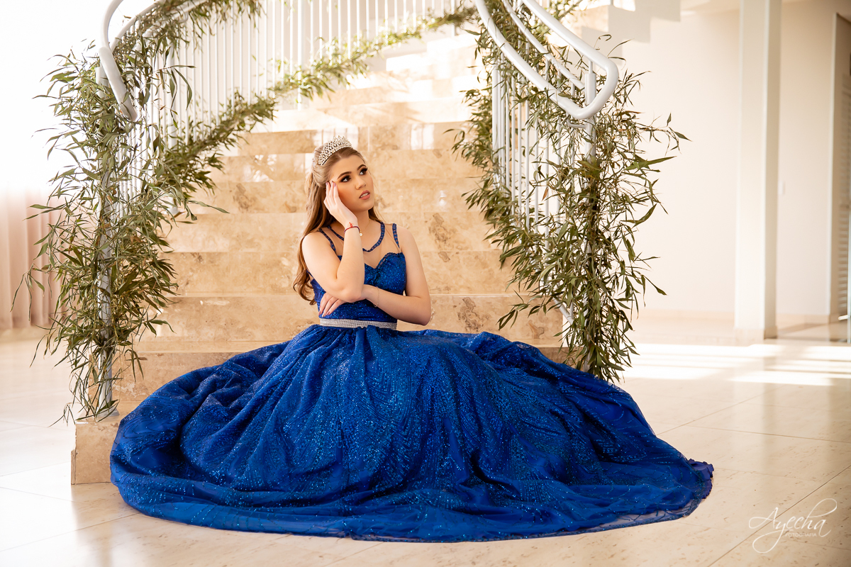 Ensaio 15 anos; Chácara Ienkot; Chácara fotográfica; Inspirações 15 anos; Fotografia 15 anos; Fotografa Curitiba; Fotografa Piraquara; Amanda Ienkot makeup; 15 anos Curitiba; Vestido 15 anos; Império locações Araucária; Ensaio escadaria; Ensaio romântico;