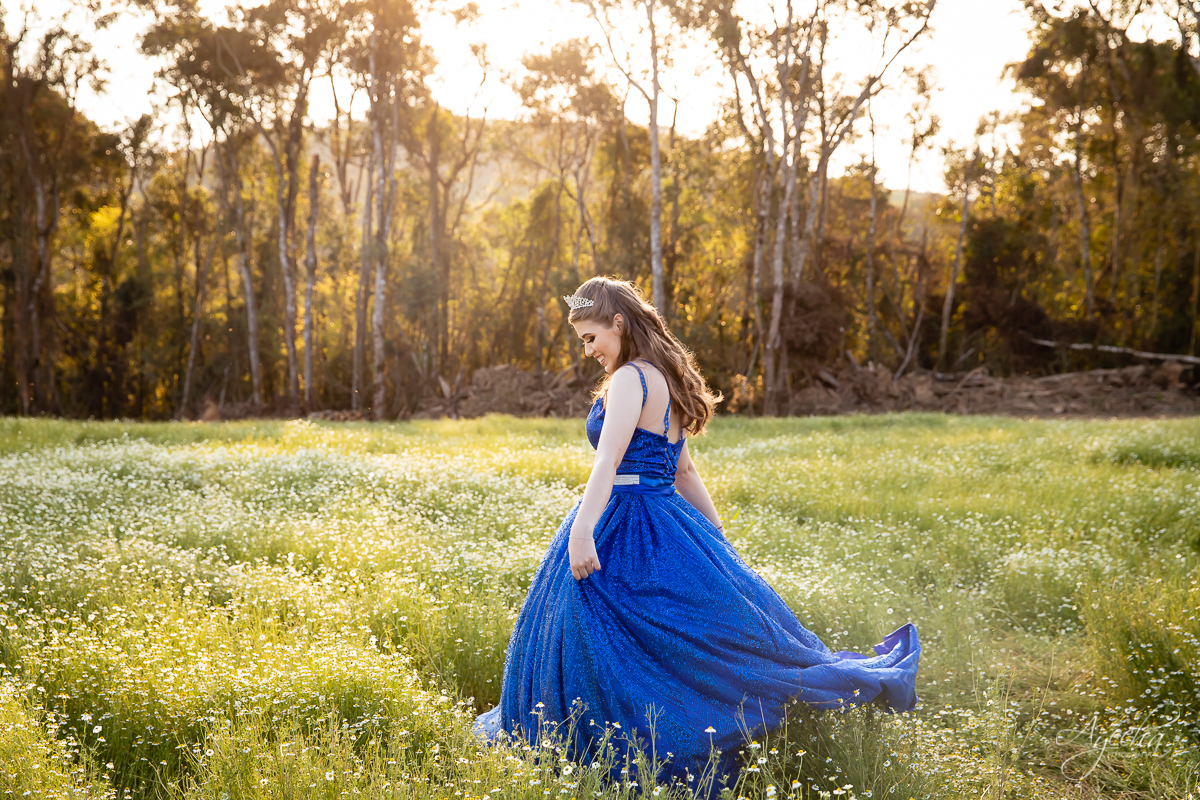 Ensaio 15 anos; Chácara Ienkot; Chácara fotográfica; Inspirações 15 anos; Fotografia 15 anos; Fotografa Curitiba; Fotografa Piraquara; 15 anos Curitiba; Vestido 15 anos; Império locações Araucária; Quarto fotográfico; Ensaio no campo; Debutantes; 