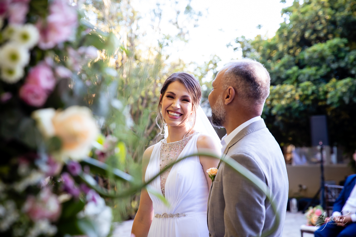Noivos Curitiba; Chácara cinco elementos; Casamento São José dos Pinhais; Casamento dos sonhos; Fotografa de casamento; Casamentos Curitiba; Festa de casamento; Cerimonia religiosa; Cerimonia ar livre; Vestido de noiva;  Beijo dos noivos;