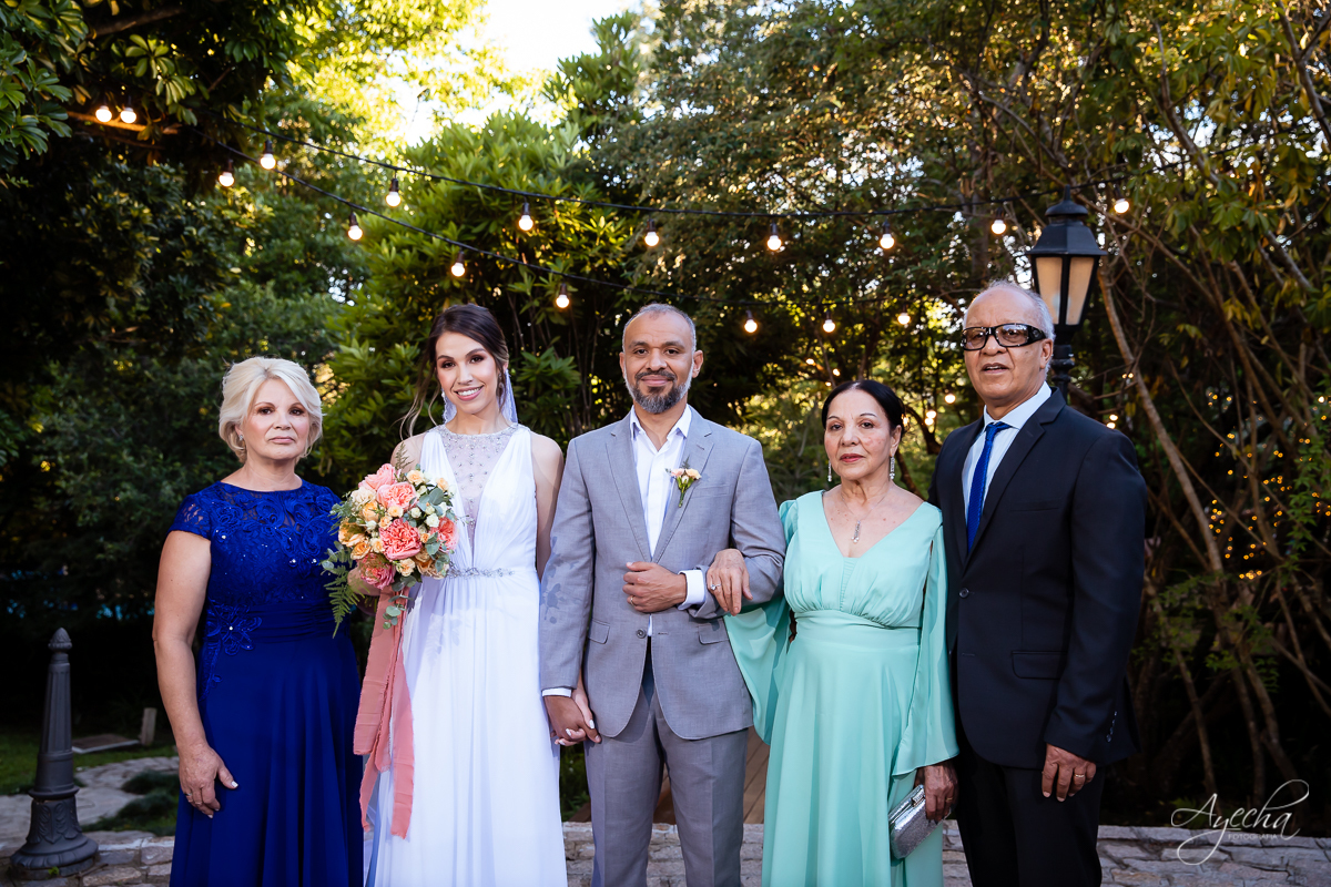 Noivos Curitiba; Chácara cinco elementos; Casamento São José dos Pinhais; Casamento dos sonhos; Fotografa de casamento; Casamentos Curitiba; Festa de casamento; Cerimonia religiosa; Cerimonia ar livre; Vestido de noiva;  Beijo dos noivos;