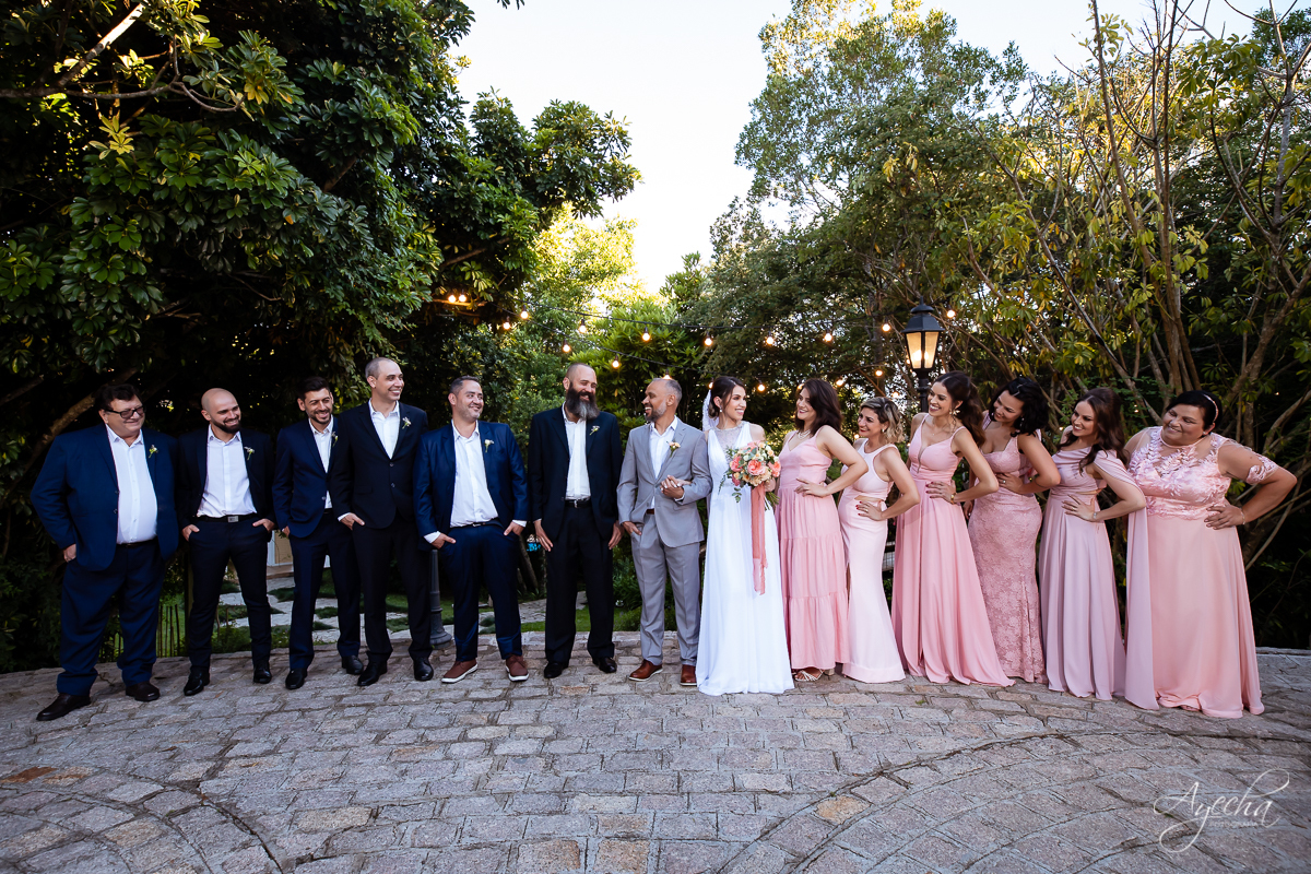 Noivos Curitiba; Chácara cinco elementos; Casamento São José dos Pinhais; Casamento dos sonhos; Fotografa de casamento; Casamentos Curitiba; Festa de casamento; Cerimonia religiosa; Cerimonia ar livre; Vestido de noiva;  foto padrinhos de casamento;