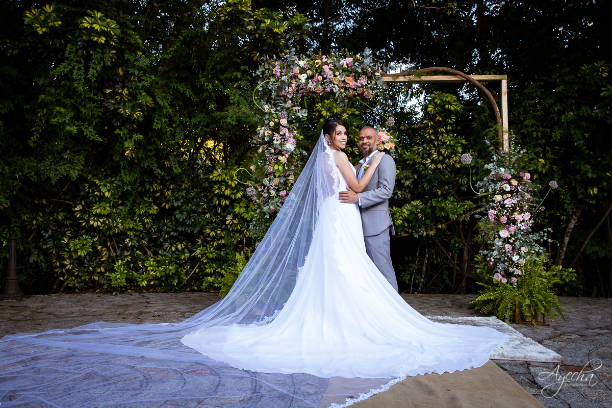 Noivos Curitiba; Chácara cinco elementos; Casamento São José dos Pinhais; Casamento dos sonhos; Fotografa de casamento; Casamentos Curitiba; Festa de casamento; Cerimonia religiosa; Cerimonia ar livre; Vestido de noiva;  ensaio dos noivos; cerimonial;