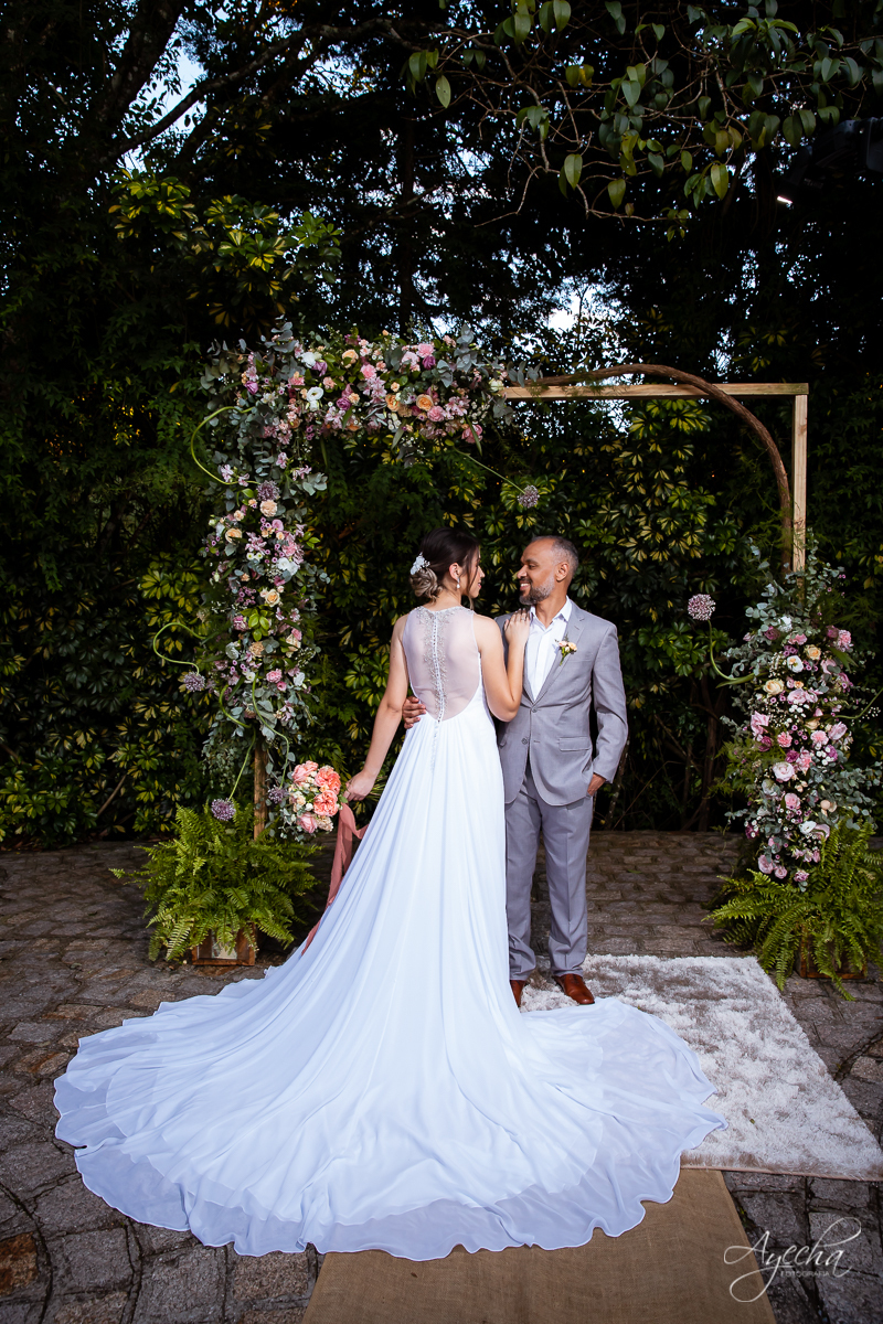 Noivos Curitiba; Chácara cinco elementos; Casamento São José dos Pinhais; Casamento dos sonhos; Fotografa de casamento; Casamentos Curitiba; Festa de casamento; Cerimonia religiosa; Cerimonia ar livre; Vestido de noiva;  ensaio dos noivos; cerimonial;