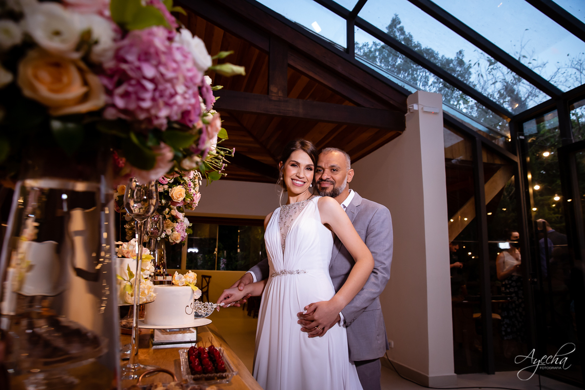 Noivos Curitiba; Chácara cinco elementos; Casamento São José dos Pinhais; Casamento dos sonhos; Fotografa de casamento; Casamentos Curitiba; Festa de casamento; Cerimonia religiosa; Cerimonia ar livre; Vestido de noiva;  brinde dos noivos; cerimonial;