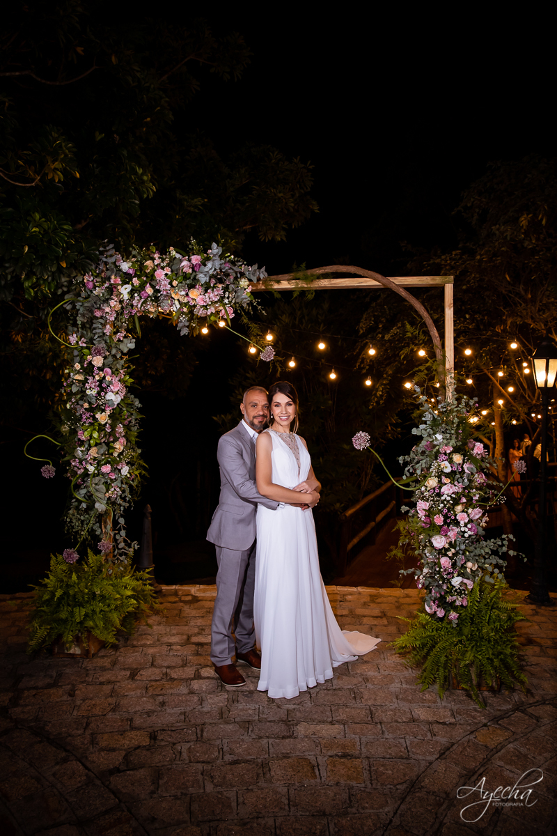 Noivos Curitiba; Chácara cinco elementos; Casamento São José dos Pinhais; Casamento dos sonhos; Fotografa de casamento; Casamentos Curitiba; Festa de casamento; Cerimonia religiosa; Cerimonia ar livre; Vestido de noiva;  brinde dos noivos; cerimonial;