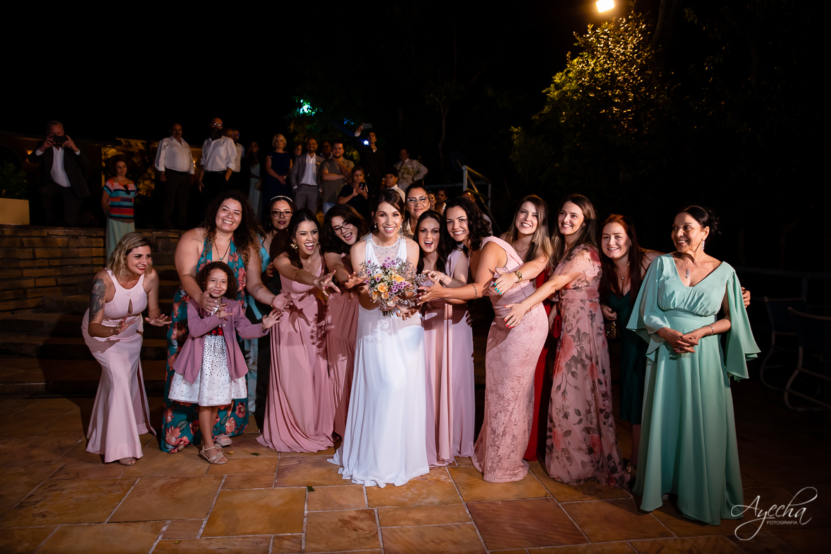 Noivos Curitiba; Chácara cinco elementos; Casamento São José dos Pinhais; Casamento dos sonhos; Fotografa de casamento; Casamentos Curitiba; Festa de casamento; Cerimonia religiosa; Cerimonia ar livre; Vestido de noiva;  bouquet da noiva; cerimonial;