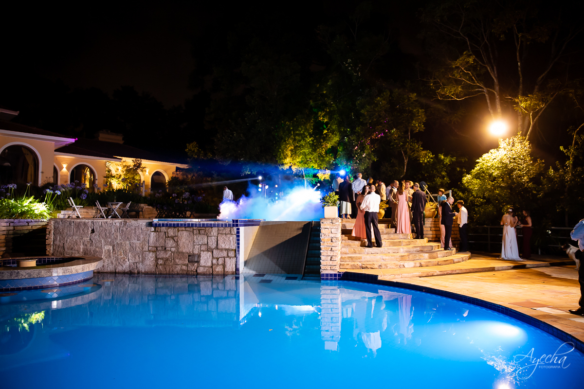 Noivos Curitiba; Chácara cinco elementos; Casamento São José dos Pinhais; Casamento dos sonhos; Fotografa de casamento; Casamentos Curitiba; Festa de casamento; Cerimonia religiosa; Cerimonia ar livre; Vestido de noiva;  festa na piscina; cerimonial;