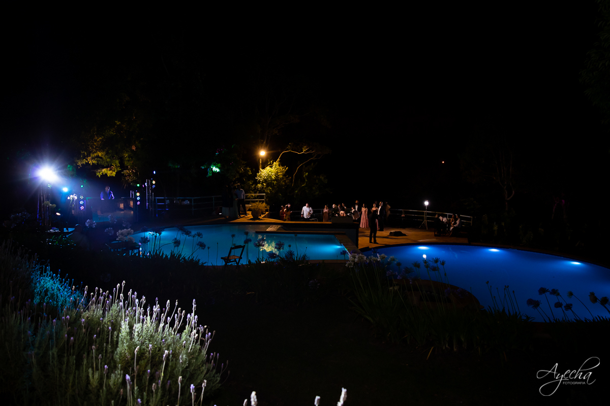 Noivos Curitiba; Chácara cinco elementos; Casamento São José dos Pinhais; Casamento dos sonhos; Fotografa de casamento; Casamentos Curitiba; Festa de casamento; Cerimonia religiosa; Cerimonia ar livre; Vestido de noiva;  brinde dos noivos; cerimonial;