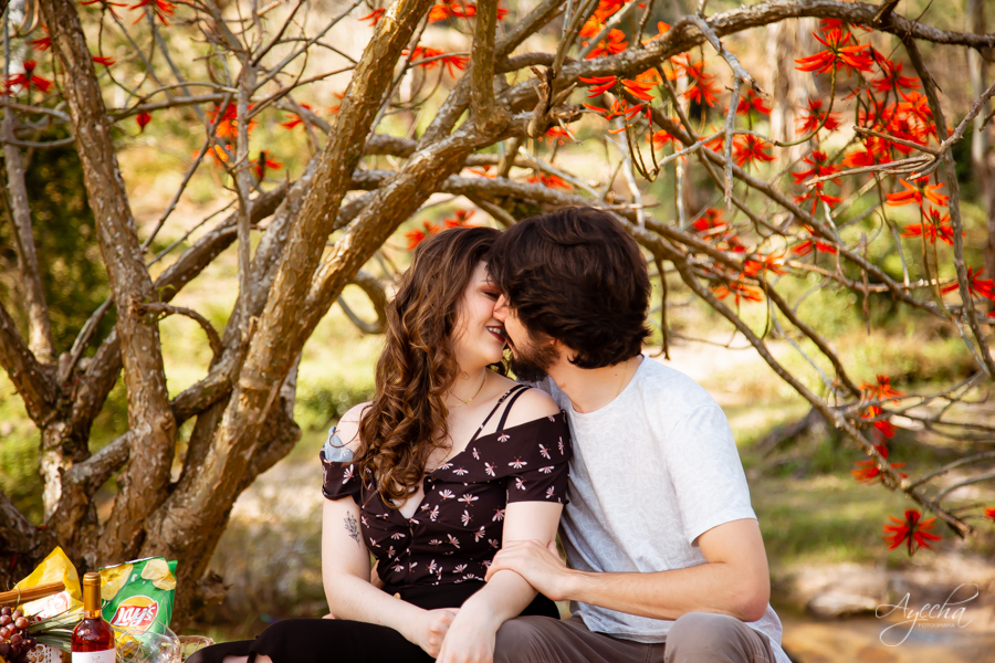 Ensaio romântico; ensaio picnic; cacheoira do rio são jorge; pré wedding ponta grossa; ensaio de casal; ensaio de casamento; fotografa de casamento curitiba; buraco do padre; cachoeira da mariquinha; casamento na cachoeira; ensaio no campo; por do sol;