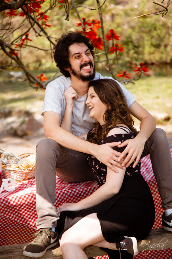 Ensaio romântico; ensaio picnic; cachoeira do rio são jorge; pré wedding ponta grossa; ensaio de casal; ensaio de casamento; fotografa de casamento curitiba; buraco do padre; cachoeira da mariquinha; casamento na cachoeira; ensaio no campo; por do sol;