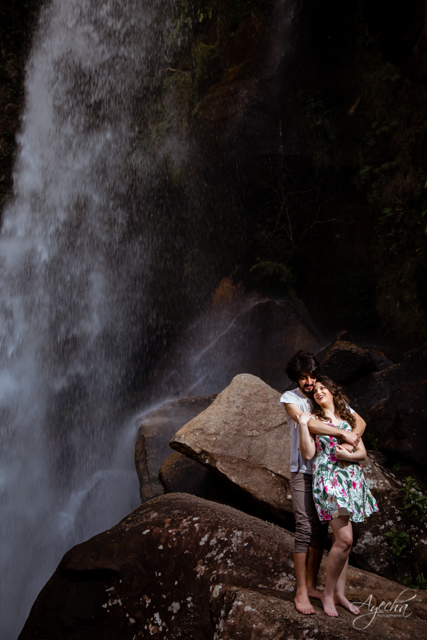 Ensaio romântico; ensaio picnic; cacheoira do rio são jorge; pré wedding ponta grossa; ensaio de casal; ensaio de casamento; fotografa de casamento curitiba; buraco do padre; cachoeira da mariquinha; casamento na cachoeira; ensaio no campo; por do sol;