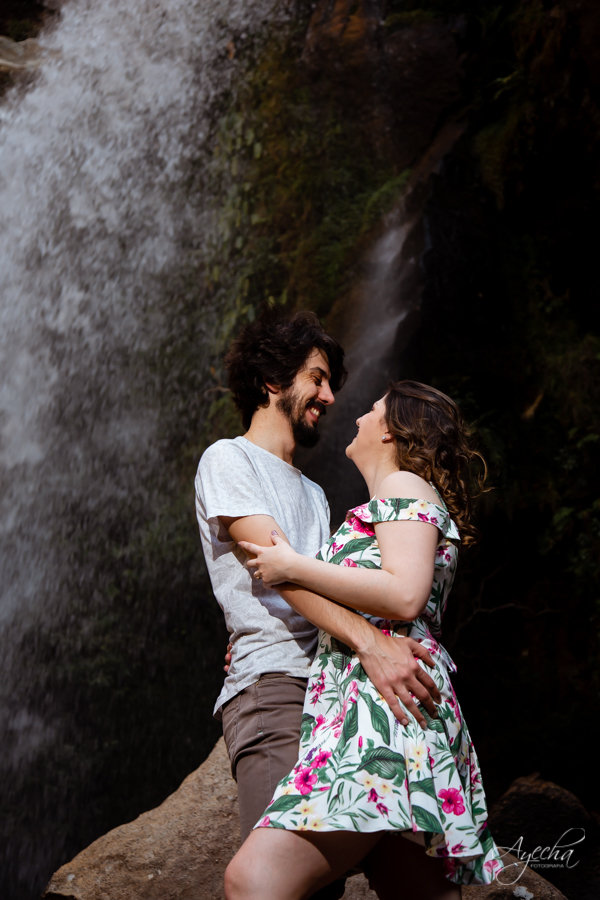 Ensaio romântico; ensaio picnic; cacheoira do rio são jorge; pré wedding ponta grossa; ensaio de casal; ensaio de casamento; fotografa de casamento curitiba; buraco do padre; cachoeira da mariquinha; casamento na cachoeira; ensaio no campo; por do sol;