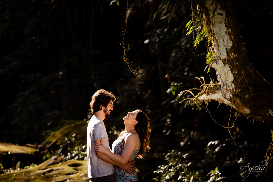Ensaio romântico; ensaio picnic; cacheoira do rio são jorge; pré wedding ponta grossa; ensaio de casal; ensaio de casamento; fotografa de casamento curitiba; buraco do padre; cachoeira da mariquinha; casamento na cachoeira; ensaio no campo; por do sol;