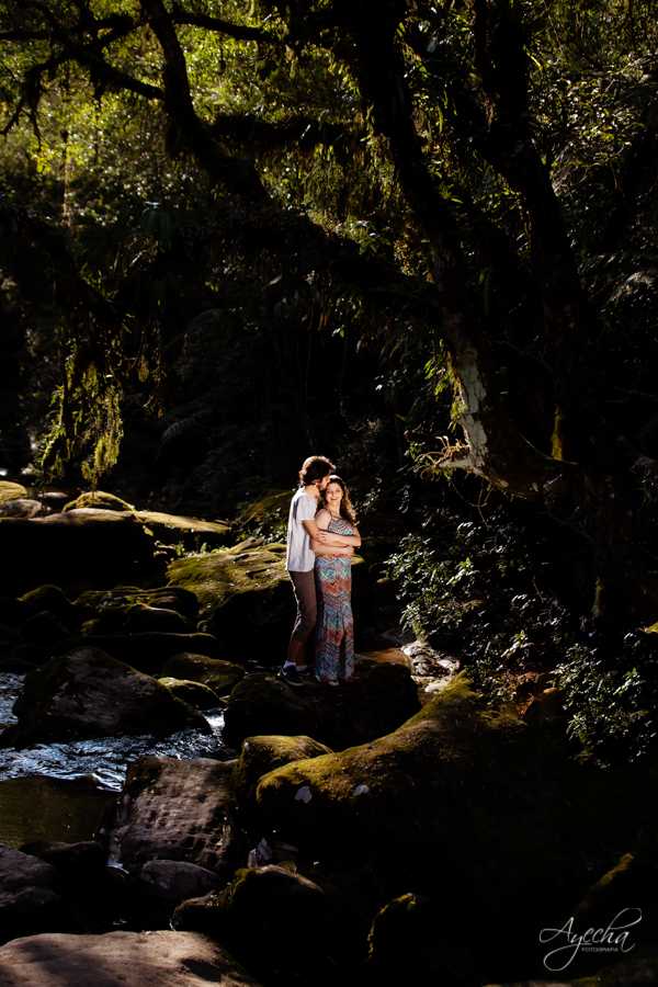 Ensaio romântico; ensaio picnic; cacheoira do rio são jorge; pré wedding ponta grossa; ensaio de casal; ensaio de casamento; fotografa de casamento curitiba; buraco do padre; cachoeira da mariquinha; casamento na cachoeira; ensaio no campo; por do sol;
