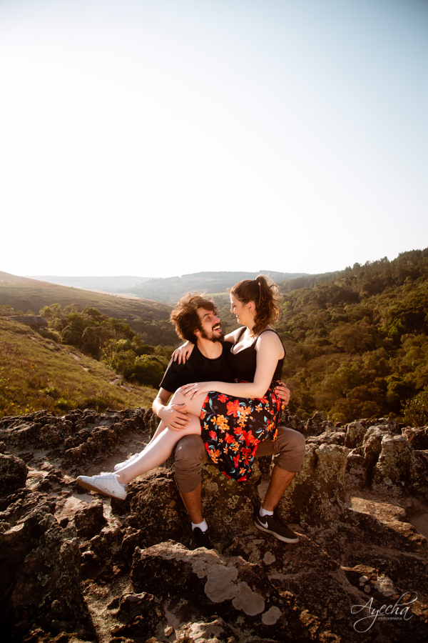 Ensaio romântico; ensaio picnic; cacheoira do rio são jorge; pré wedding ponta grossa; ensaio de casal; ensaio de casamento; fotografa de casamento curitiba; buraco do padre; cachoeira da mariquinha; casamento na cachoeira; ensaio no campo; por do sol;