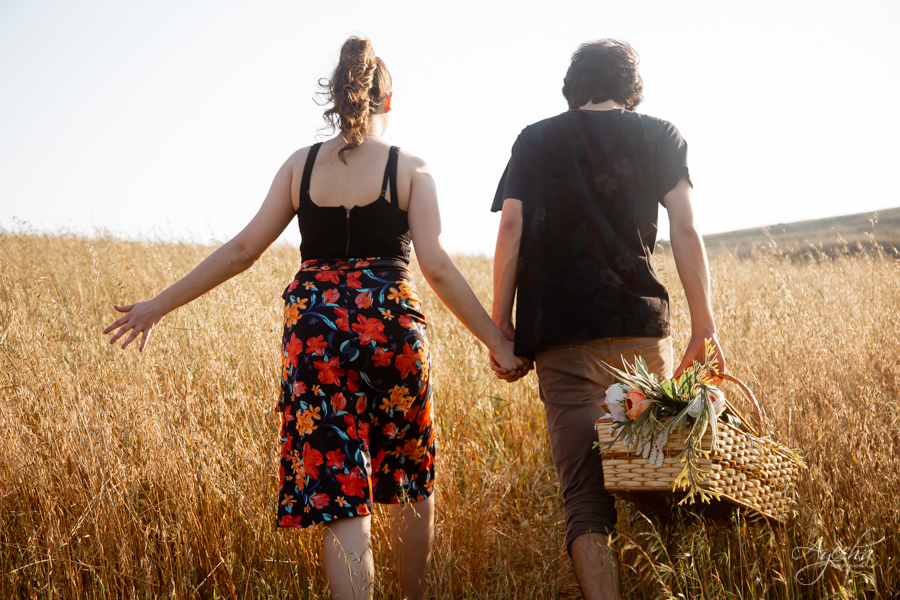 Ensaio romântico; ensaio picnic; cacheoira do rio são jorge; pré wedding ponta grossa; ensaio de casal; ensaio de casamento; fotografa de casamento curitiba; buraco do padre; cachoeira da mariquinha; casamento na cachoeira; ensaio no campo; por do sol;