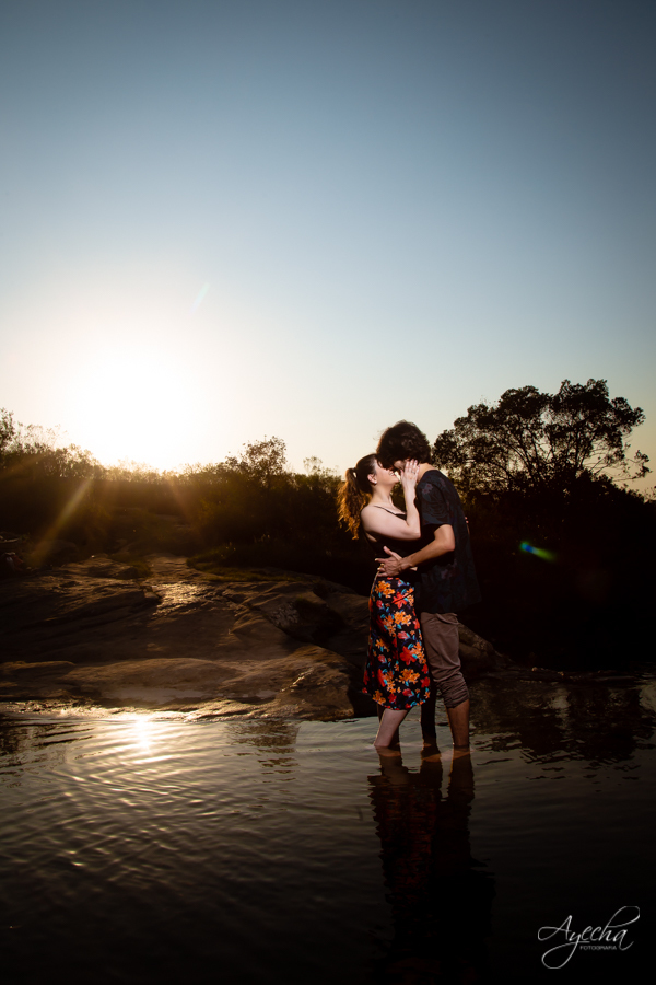 Ensaio romântico; ensaio picnic; cacheoira do rio são jorge; pré wedding ponta grossa; ensaio de casal; ensaio de casamento; fotografa de casamento curitiba; buraco do padre; cachoeira da mariquinha; casamento na cachoeira; ensaio no campo; por do sol;