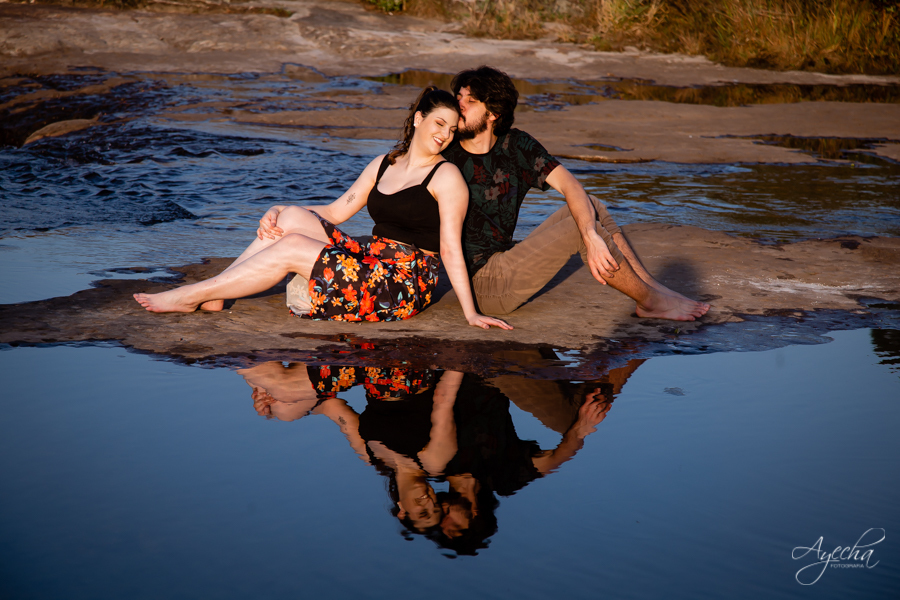 Ensaio romântico; ensaio picnic; cacheoira do rio são jorge; pré wedding ponta grossa; ensaio de casal; ensaio de casamento; fotografa de casamento curitiba; buraco do padre; cachoeira da mariquinha; casamento na cachoeira; ensaio no campo; por do sol;