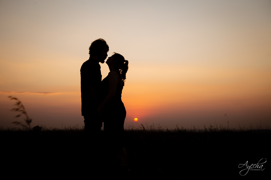 Ensaio romântico; ensaio picnic; cacheoira do rio são jorge; pré wedding ponta grossa; ensaio de casal; ensaio de casamento; fotografa de casamento curitiba; buraco do padre; cachoeira da mariquinha; casamento na cachoeira; ensaio no campo; por do sol;