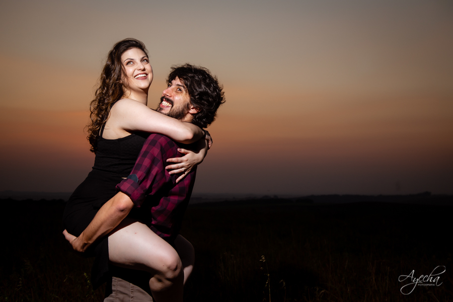 Ensaio romântico; ensaio picnic; cacheoira do rio são jorge; pré wedding ponta grossa; ensaio de casal; ensaio de casamento; fotografa de casamento curitiba; buraco do padre; cachoeira da mariquinha; casamento na cachoeira; ensaio no campo; por do sol;