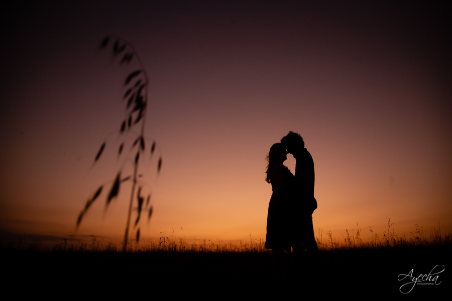 Ensaio romântico; ensaio picnic; cacheoira do rio são jorge; pré wedding ponta grossa; ensaio de casal; ensaio de casamento; fotografa de casamento curitiba; buraco do padre; cachoeira da mariquinha; casamento na cachoeira; ensaio no campo; por do sol;