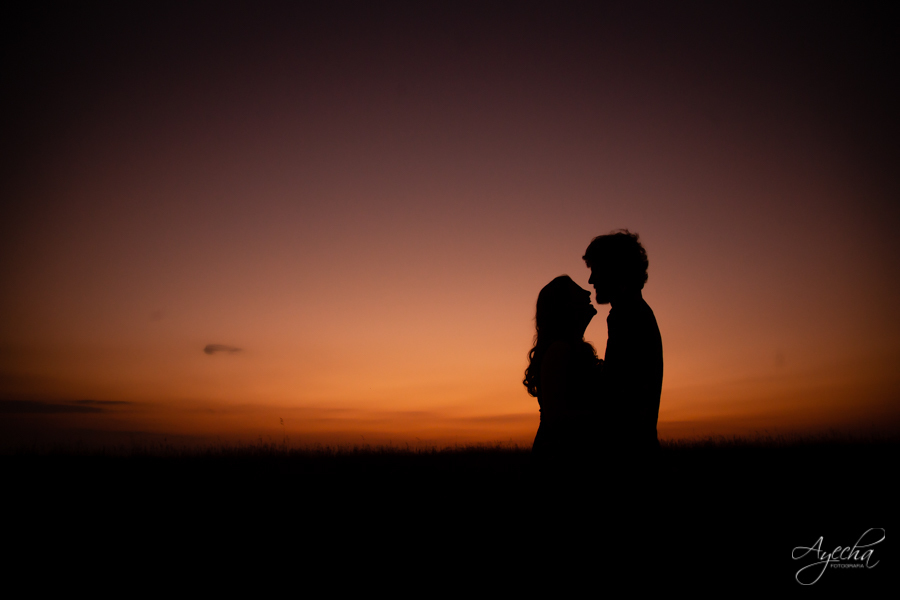 Ensaio romântico; ensaio picnic; cacheoira do rio são jorge; pré wedding ponta grossa; ensaio de casal; ensaio de casamento; fotografa de casamento curitiba; buraco do padre; cachoeira da mariquinha; casamento na cachoeira; ensaio no campo; por do sol;