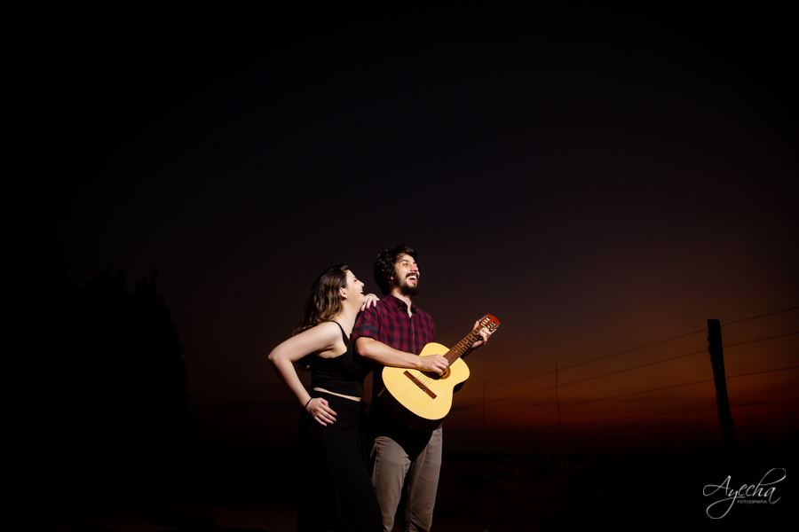 Ensaio romântico; ensaio picnic; cacheoira do rio são jorge; pré wedding ponta grossa; ensaio de casal; ensaio de casamento; fotografa de casamento curitiba; buraco do padre; cachoeira da mariquinha; casamento na cachoeira; ensaio no campo; por do sol;