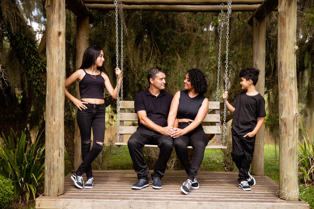 Ensaio Família; Ensaio Fotográfico de Família; Fotografa de Família; Fotografa Curitiba; Chácara Fotográfica; Chácara Ienkot São José dos Pinhais; Fotografa Piraquara; Ensaio com os filhos;