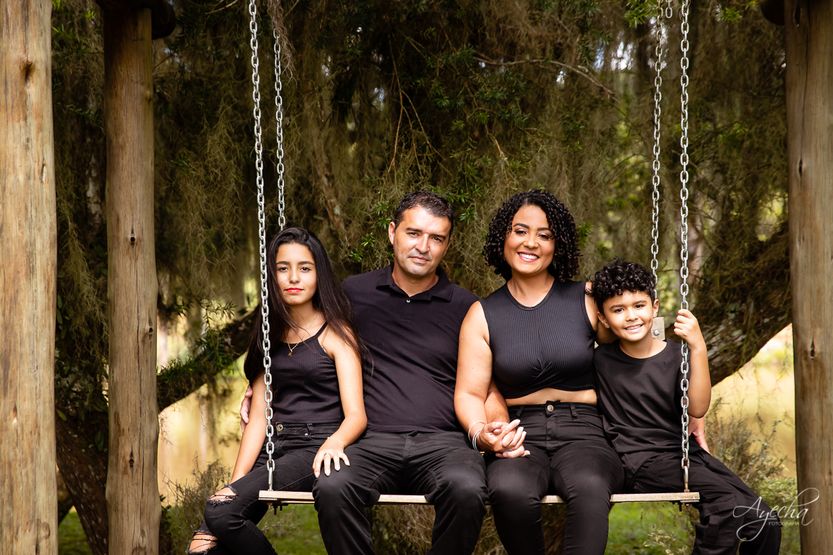 Ensaio Família; Ensaio Fotográfico de Família; Fotografa de Família; Fotografa Curitiba; Chácara Fotográfica; Chácara Ienkot São José dos Pinhais; Fotografa Piraquara; Ensaio com os filhos; 