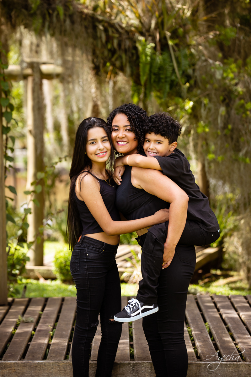 Ensaio Família; Ensaio Fotográfico de Família; Fotografa de Família; Fotografa Curitiba; Chácara Fotográfica; Chácara Ienkot São José dos Pinhais; Fotografa Piraquara; Ensaio com os filhos;
