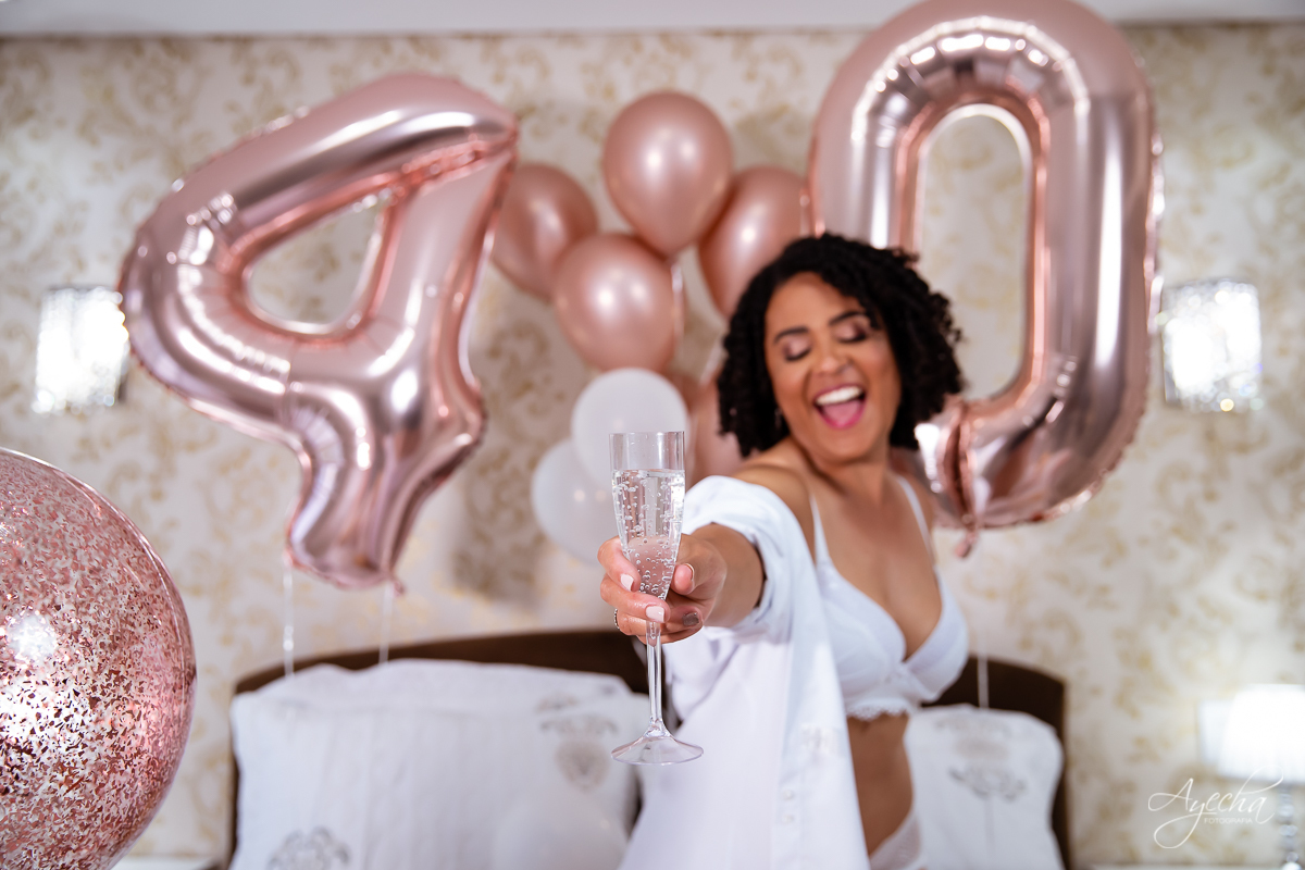 Ensaio feminino; Fotografa Curitiba; Chácara Fotográfica; Chácara Ienkot São José dos Pinhais; Fotografa Piraquara; Ensaio Romântico; Ensaio campo; Ensaio fotográfico feminino; Fotos aniversário; Balões personalizados;  Ensaio quarto fotográfico;  