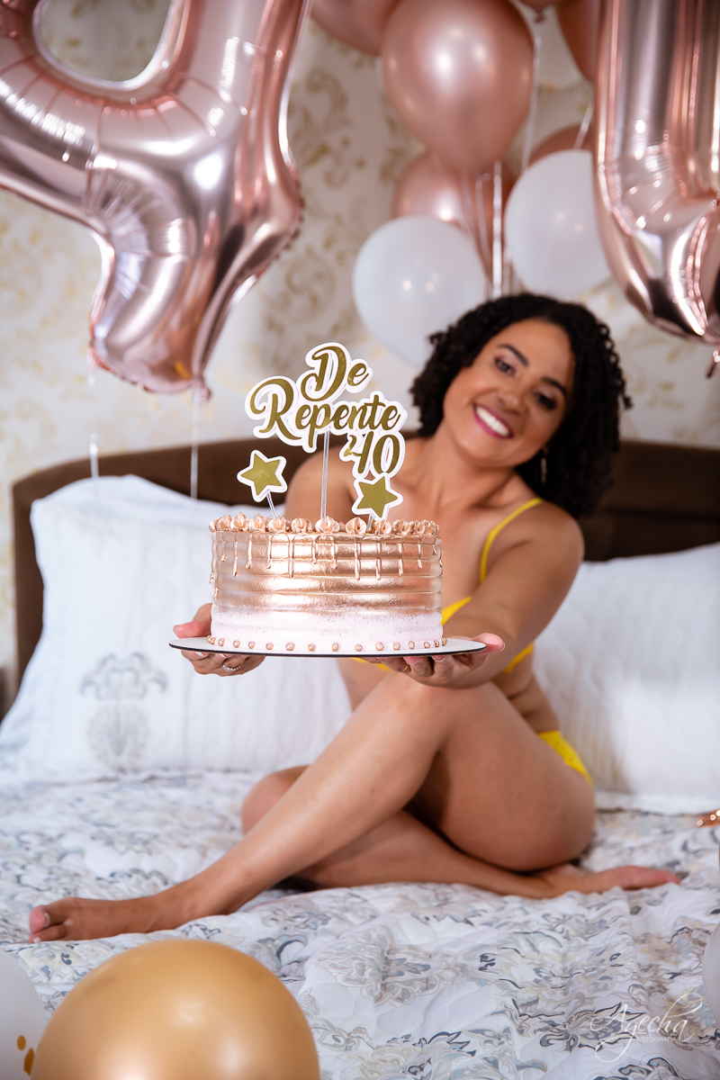 Ensaio feminino; Fotografa Curitiba; Chácara Fotográfica; Chácara Ienkot São José dos Pinhais; Fotografa Piraquara; Ensaio Romântico; Ensaio campo; Ensaio fotográfico feminino; Fotos aniversário; Balões personalizados;  Ensaio quarto fotográfico; 